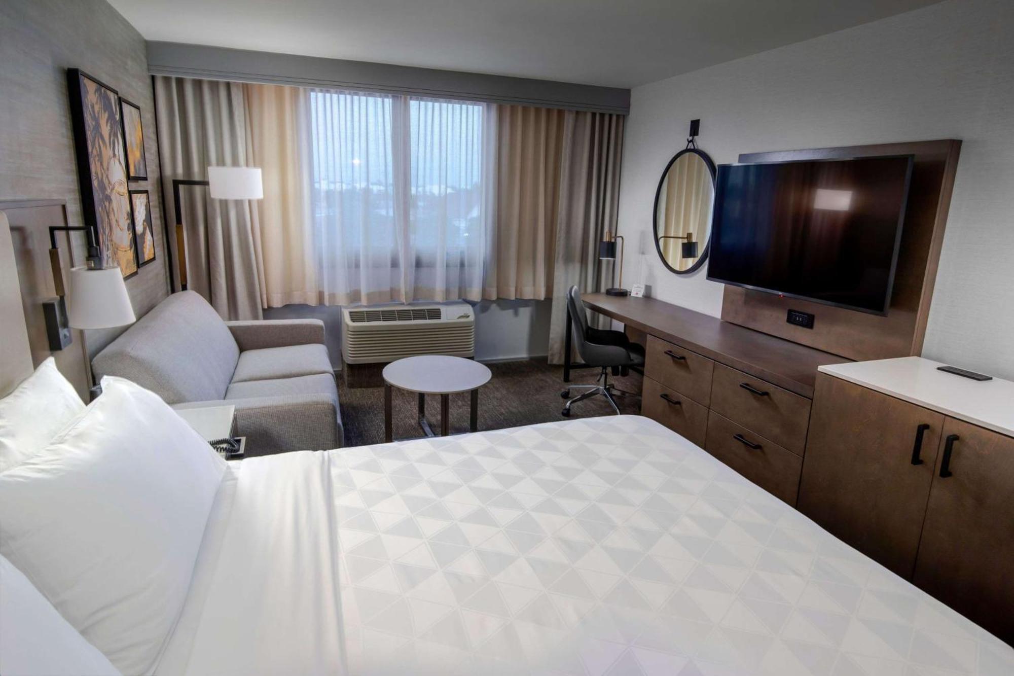 Отель Doubletree By Hilton Буэна Парк Экстерьер фото
