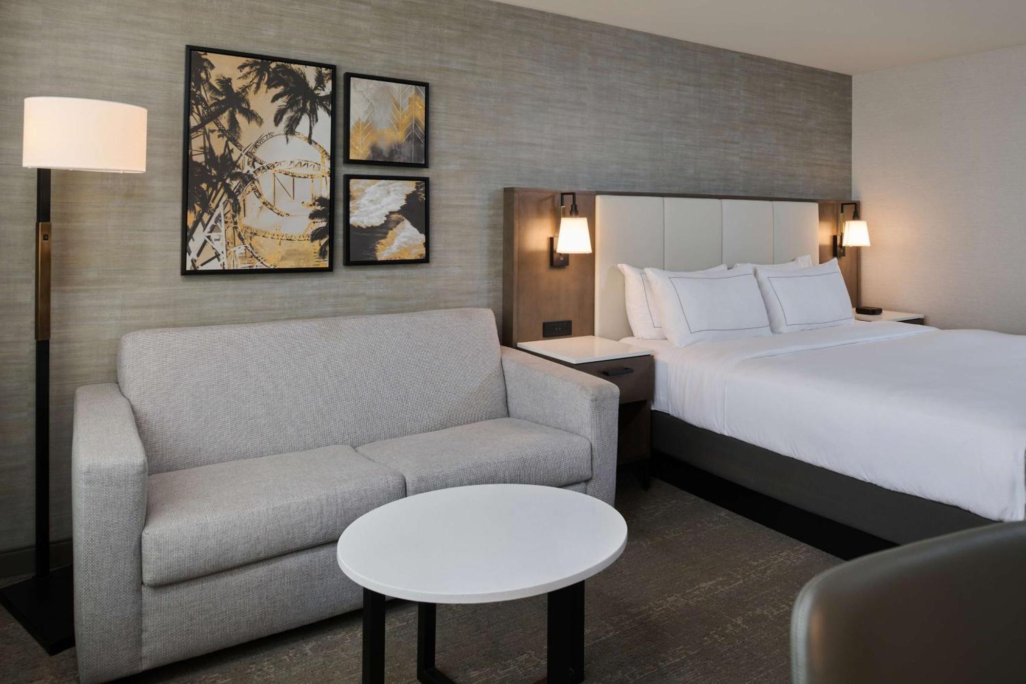 Отель Doubletree By Hilton Буэна Парк Экстерьер фото