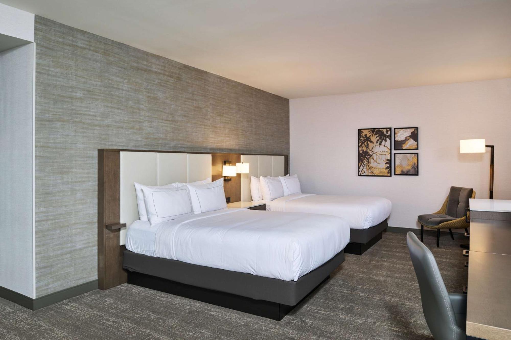 Отель Doubletree By Hilton Буэна Парк Экстерьер фото