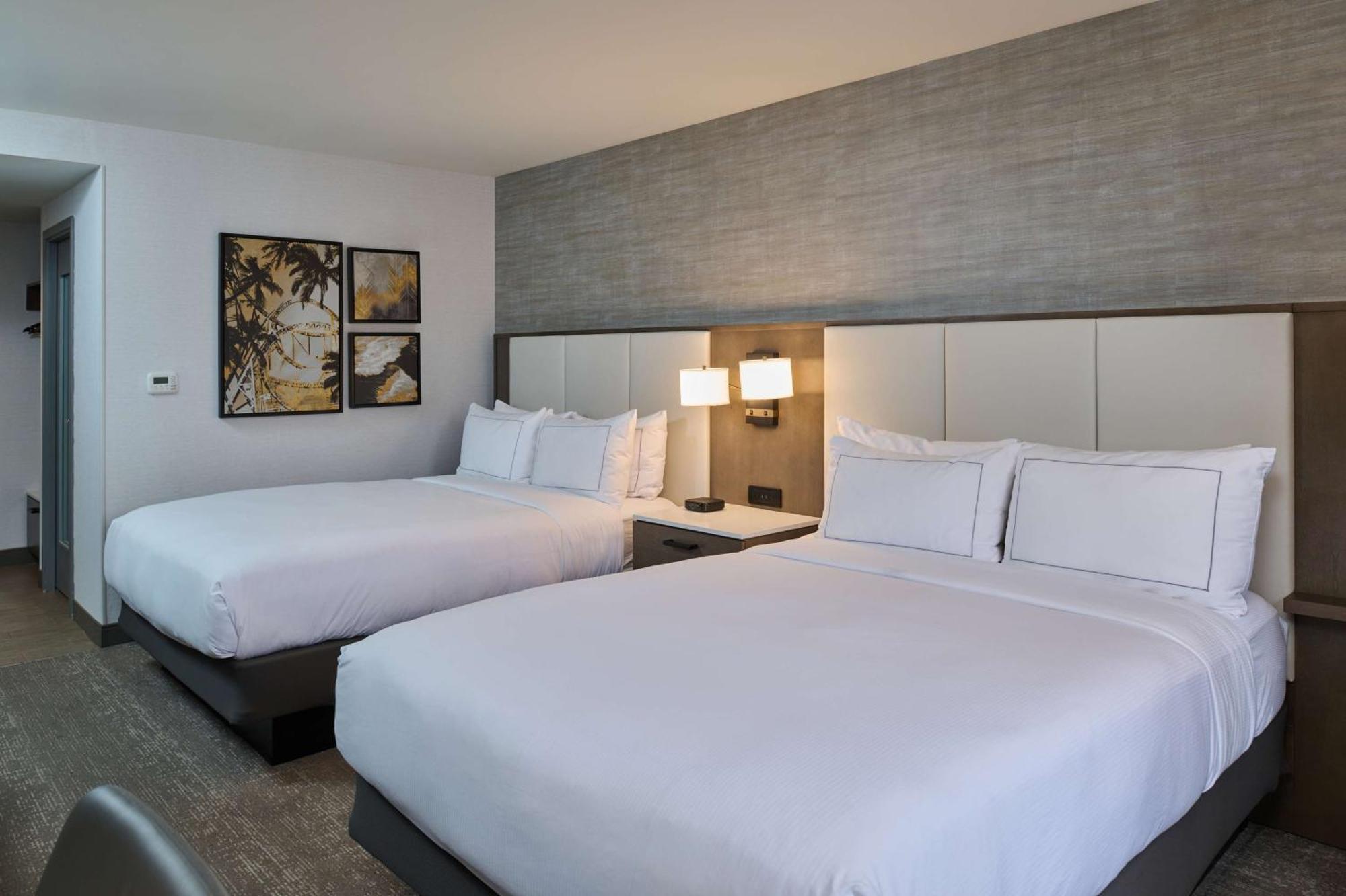 Отель Doubletree By Hilton Буэна Парк Экстерьер фото