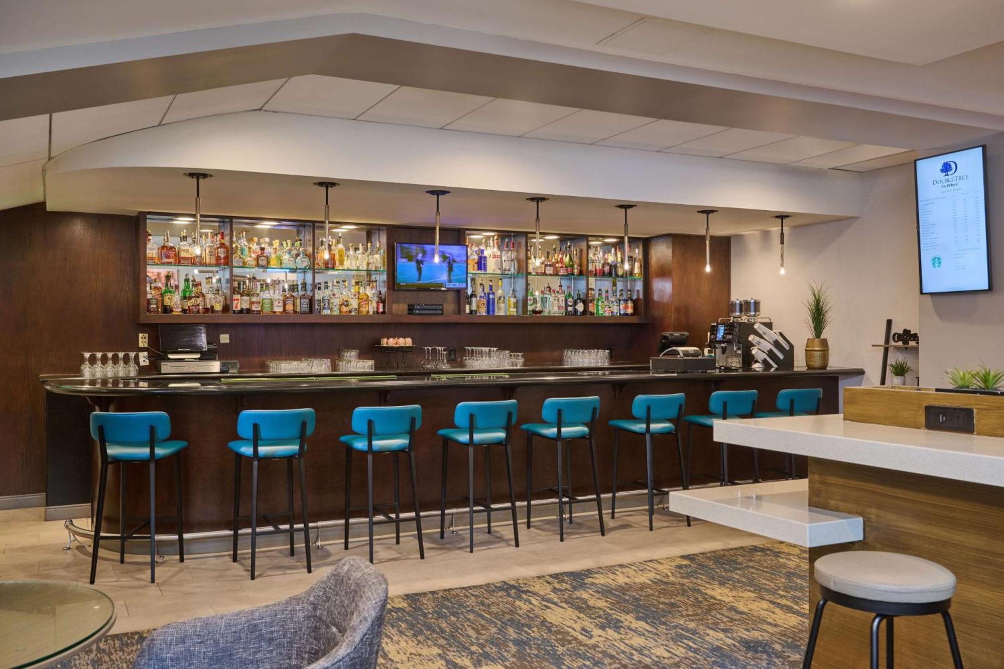 Отель Doubletree By Hilton Буэна Парк Экстерьер фото